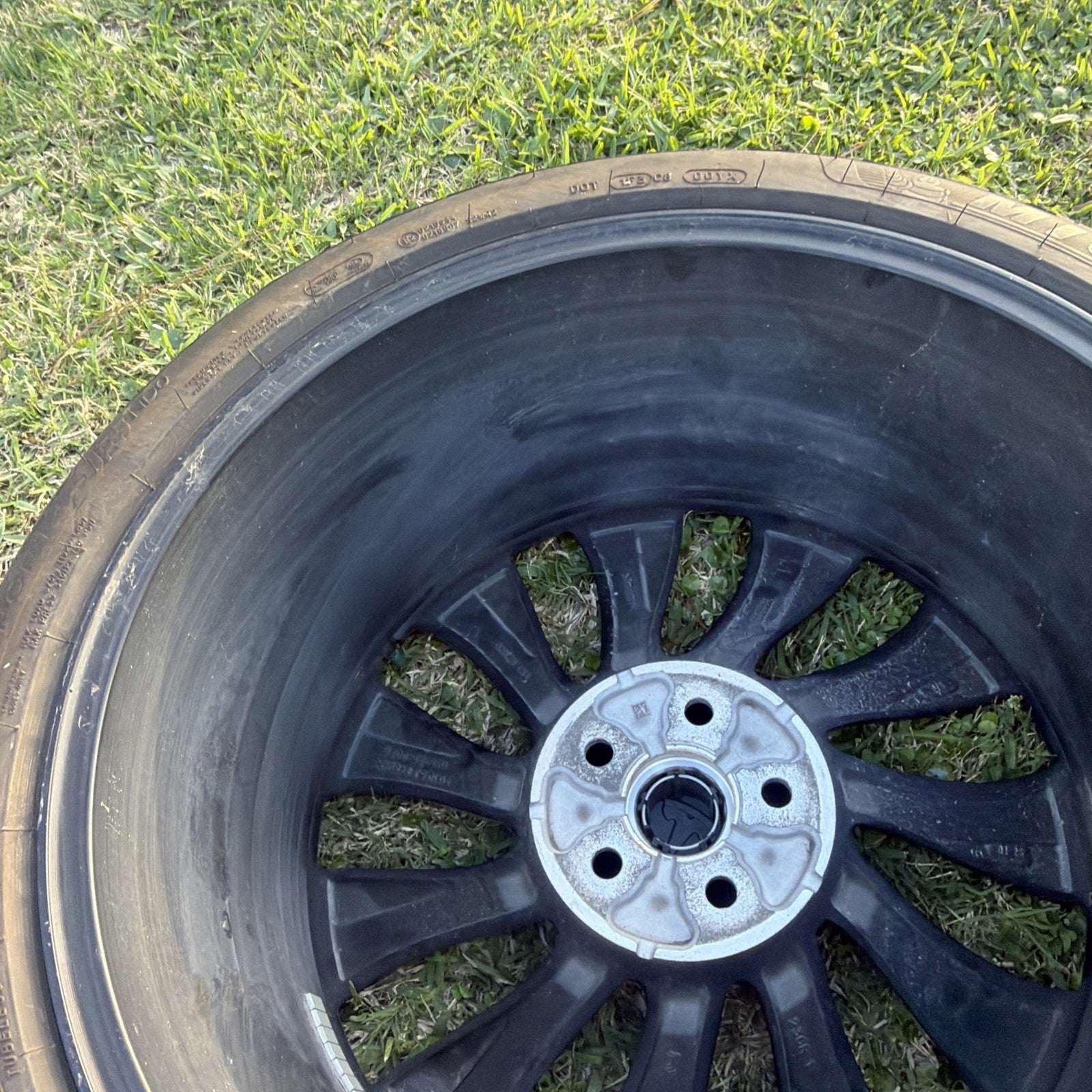 20-25 Tesla Model Y PERFORMANCE OEM 21" FRONT Wheel And Tire