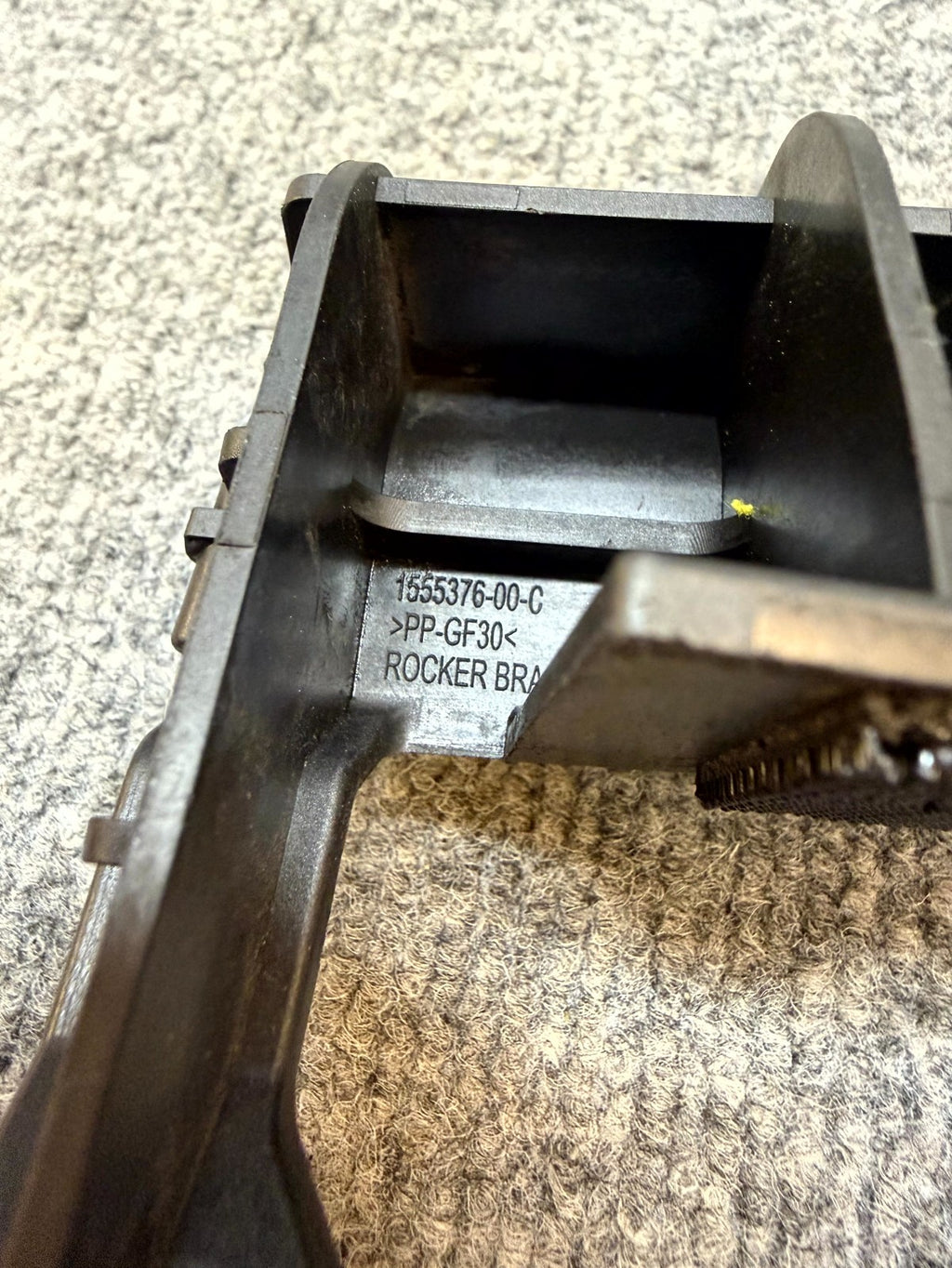 2020 - 2024 TESLA MODEL Y LEFT SIDE ROCKER PANEL BRACKET CLIP OEM, 1555376-00-C