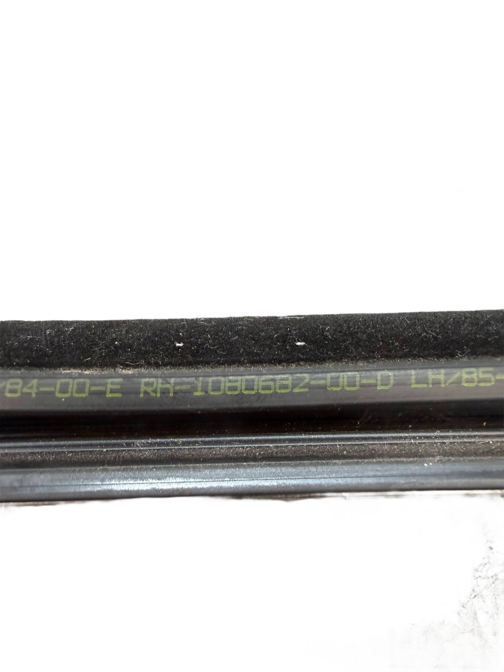 17-23 Tesla Model 3 Front Right RH Door Window Chrome Belt Molding 1080682-00-D