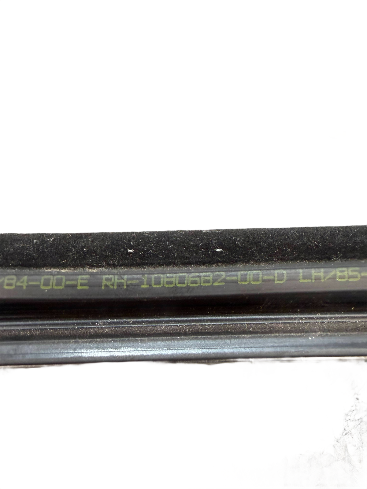 17-23 Tesla Model 3 Front Right RH Door Window Chrome Belt Molding 1080682-00-D