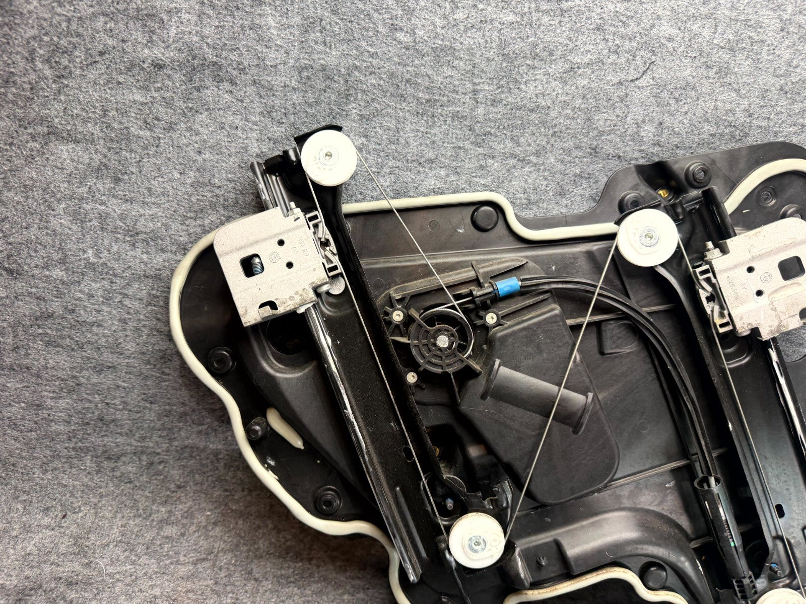 ♦️17–23 TESLA MODEL 3 REAR RIGHT DOOR WINDOW REGULATOR W/ MOTOR OEM, 109662300K