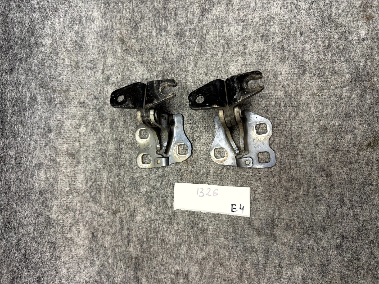 ♦️2017 – 2023 TESLA MODEL 3 FRONT LEFT & RIGHT SIDE DOOR HINGE SET OEM, 046571