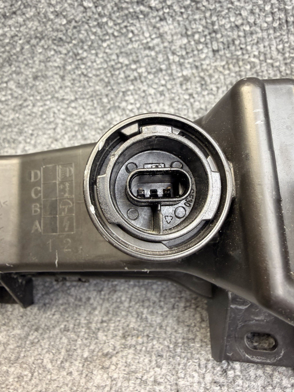 2017-2024 Tesla Model 3 Y Front Right Hand 2-Pin Fog Light 1507929-00-D OEM