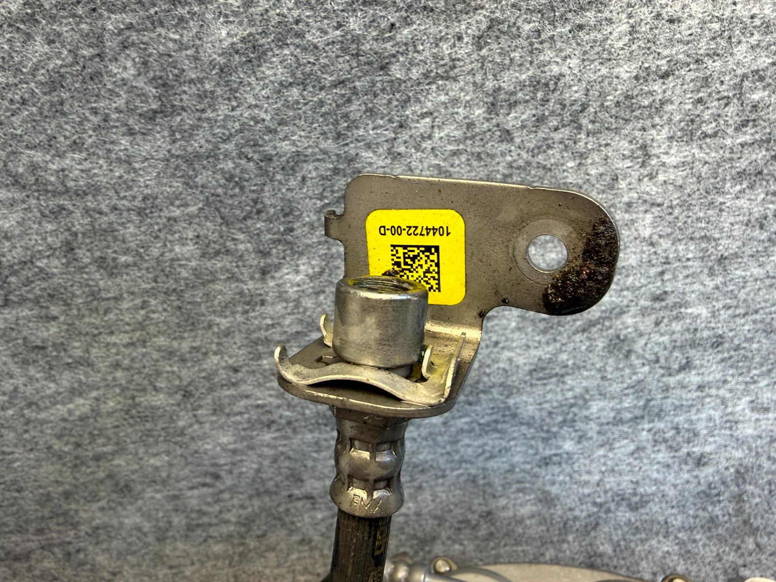 ♦️17-23 TESLA MODEL 3 FRONT RIGHT BRAKE CALIPER W/ BRAKE HOSE LINE OEM,104462200