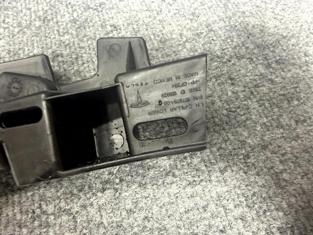 16-20 Tesla Model X Rear Left Side Lower C-Pillar RaceTrack OEM, 1079764-00-C