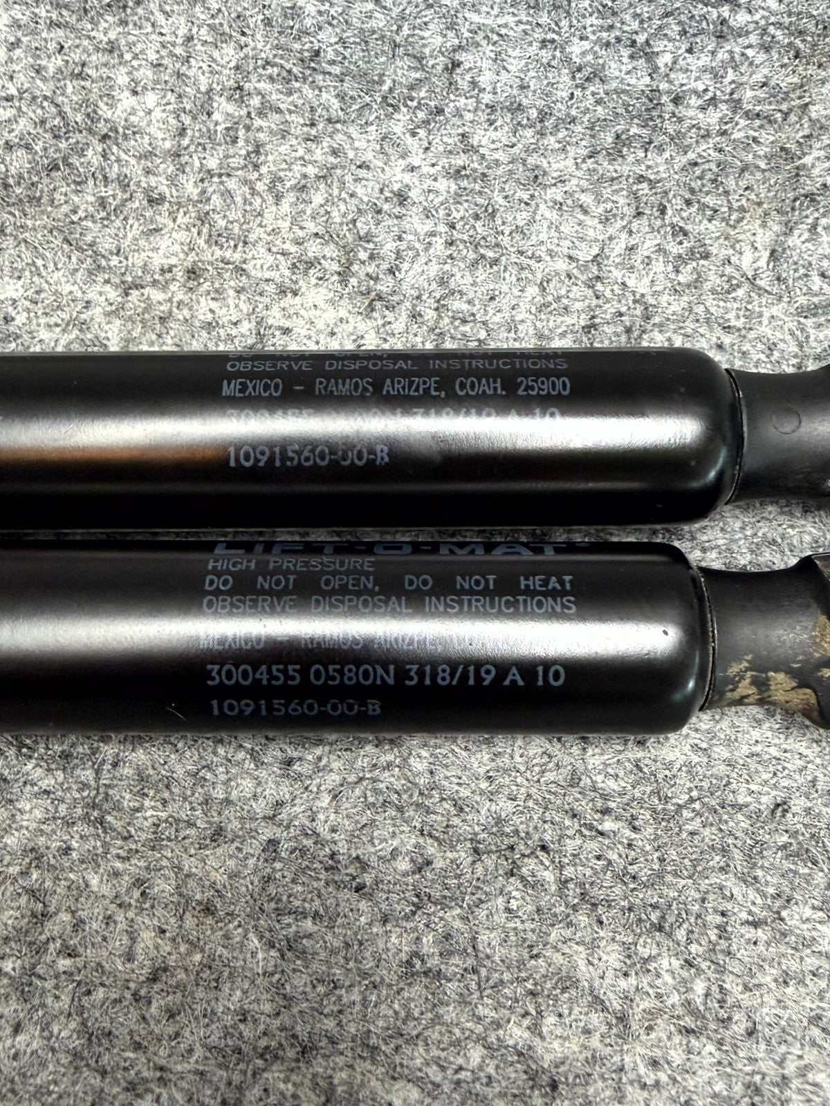 ♦️2017–2023 TESLA MODEL 3 REAR LEFT & RIGHT TRUNK SHOCK STRUT OEM, 1091560-00-B