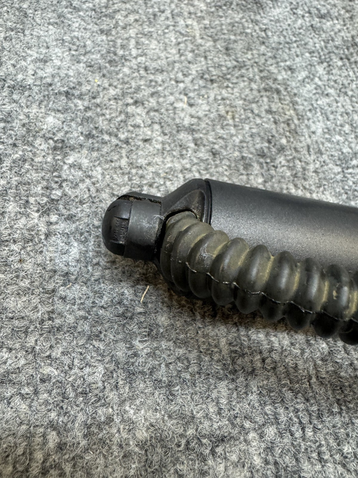 2020 - 2024 TESLA MODEL Y LEFT LIFGATE TRUNK STRUT SHOCK SUPPORT OEM, 150060120B