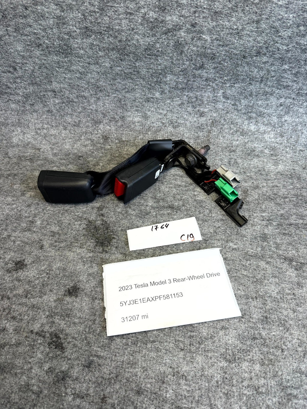 ♦️17-23 TESLA MODEL 3 REAR RIGHT PASSENGER SIDE SEAT BELT BUCKLE OEM, 145770401B