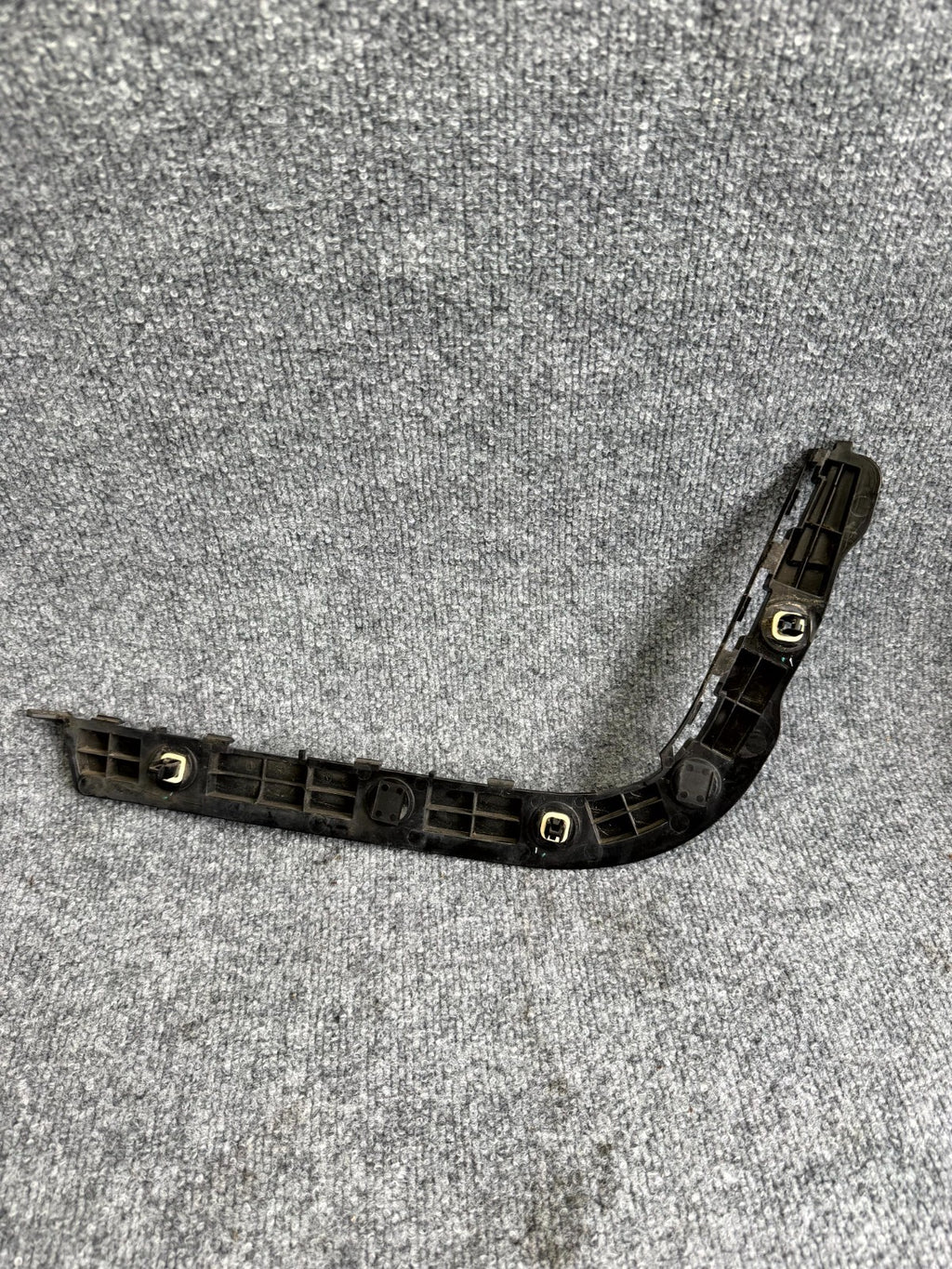 2017-2023 TESLA MODEL 3 REAR RIGHT BUMPER LOWER SUPPORT BRACKET OEM, 108399100I