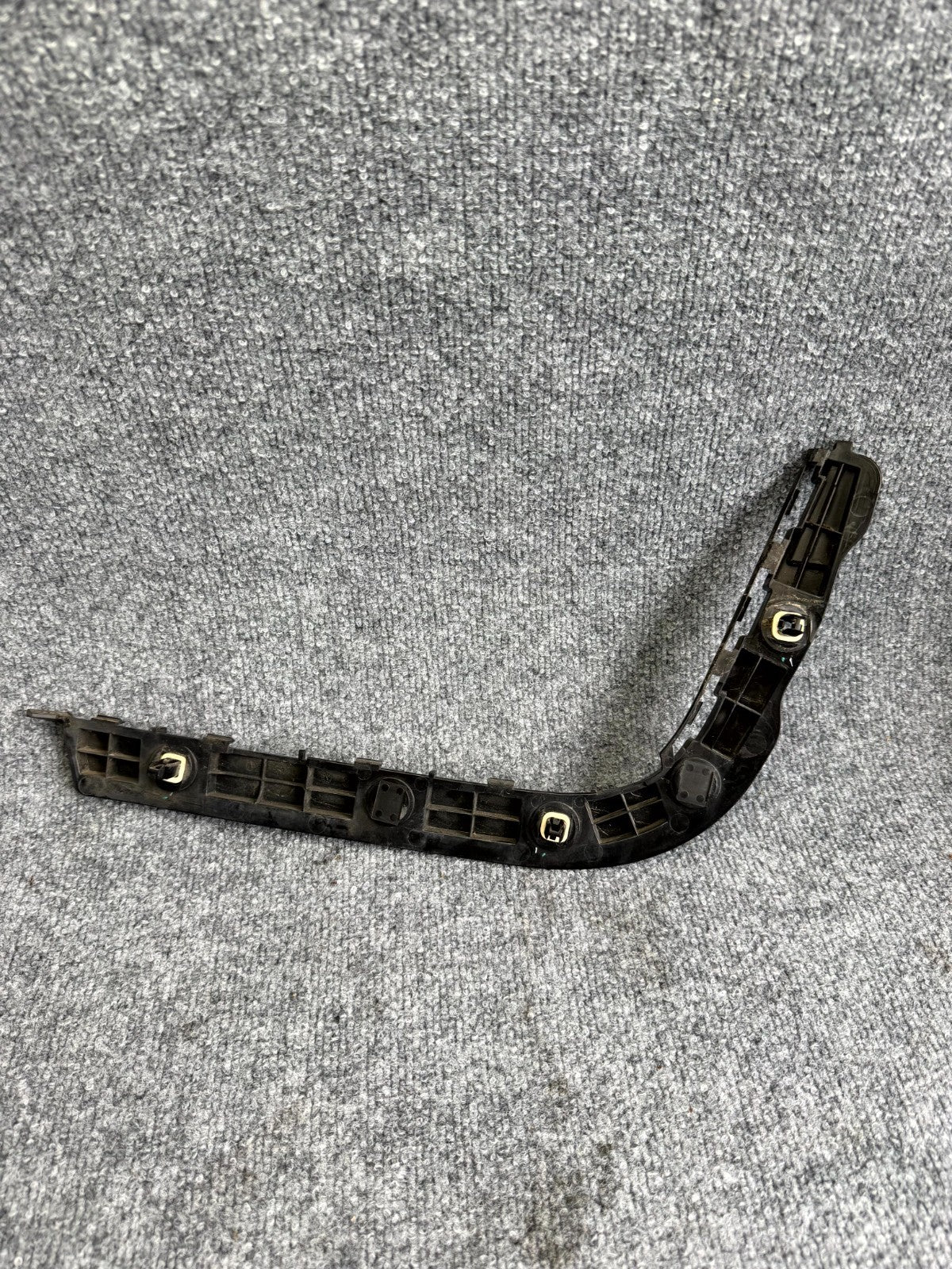 2017-2023 TESLA MODEL 3 REAR RIGHT BUMPER LOWER SUPPORT BRACKET OEM, 108399100I