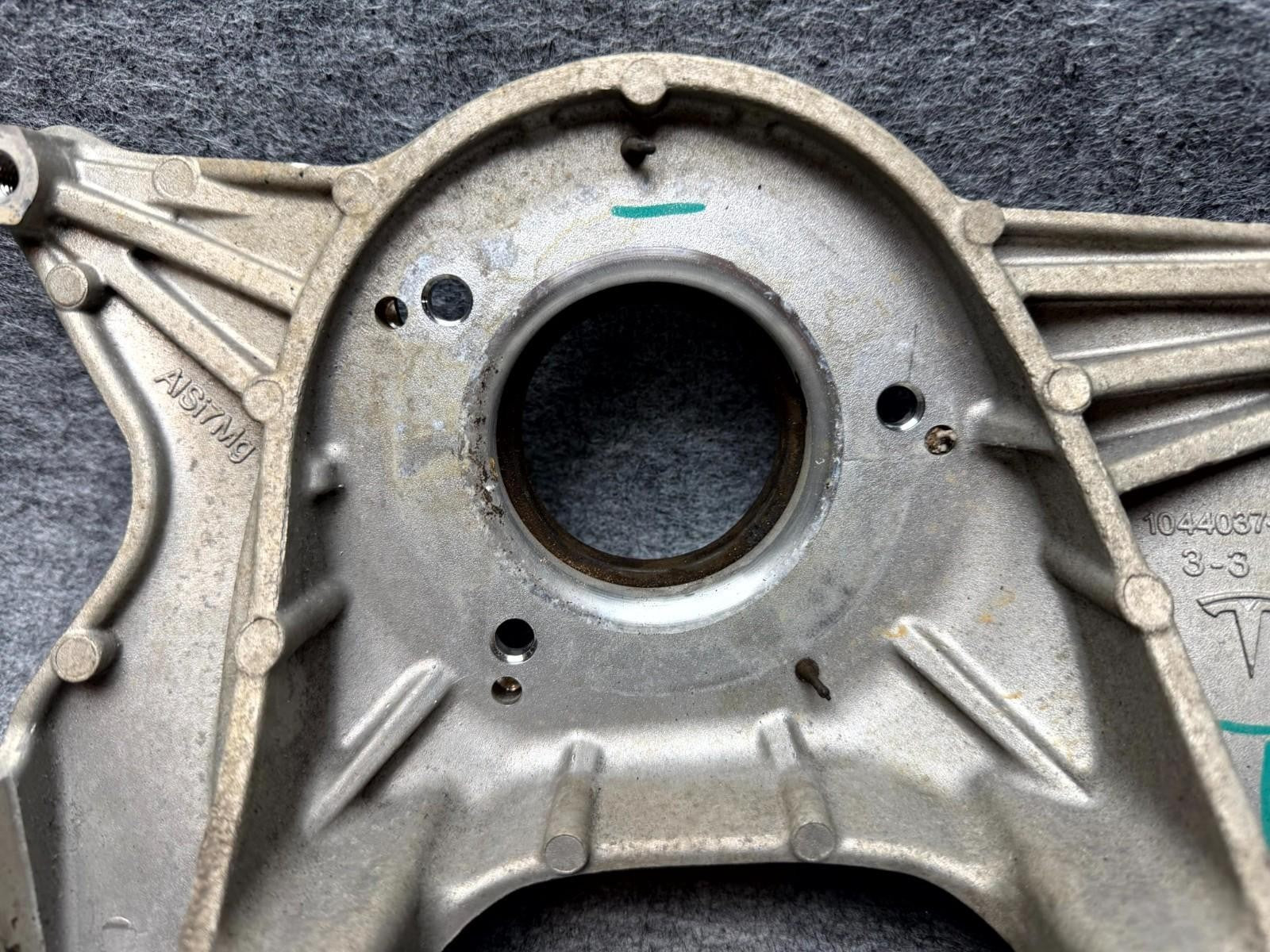 ♦️17 - 23 TESLA MODEL 3 FRONT RIGHT UPPER STRUT MOUNT BRACKET OEM, 1044037-00-C