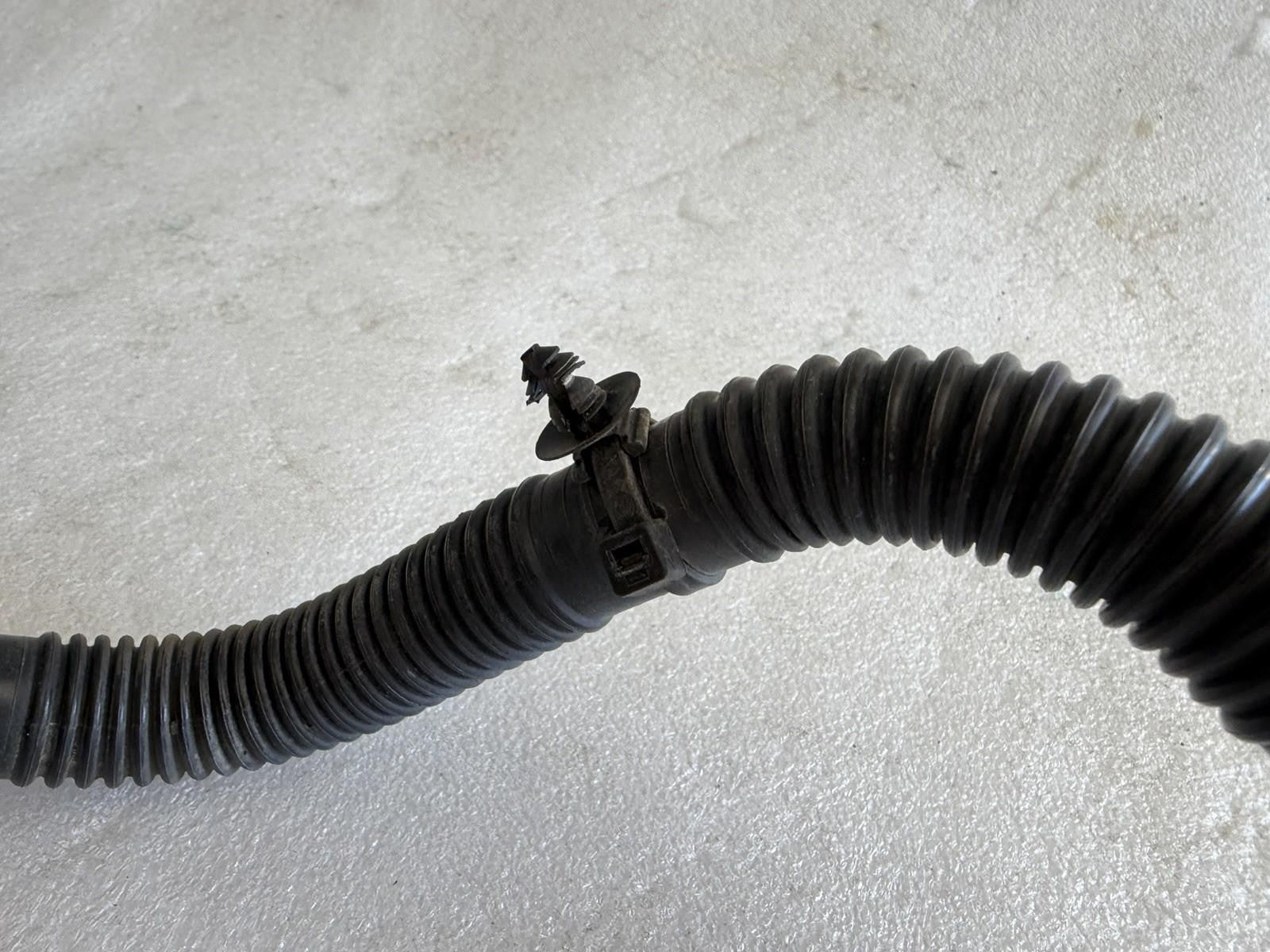 ♦️17-20 TESLA MODEL 3 RADIATOR BYPASS COOLING HOSE PIPE LINE OEM, 1077600-00-E