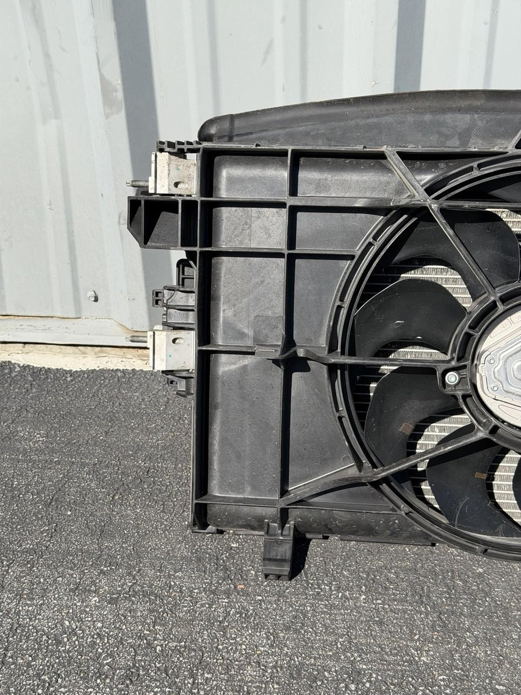 ♦️17-23 TESLA MODEL 3 RADIATOR CONDENSER COOLANT FAN SHUTTER OEM, 1076732-00-H