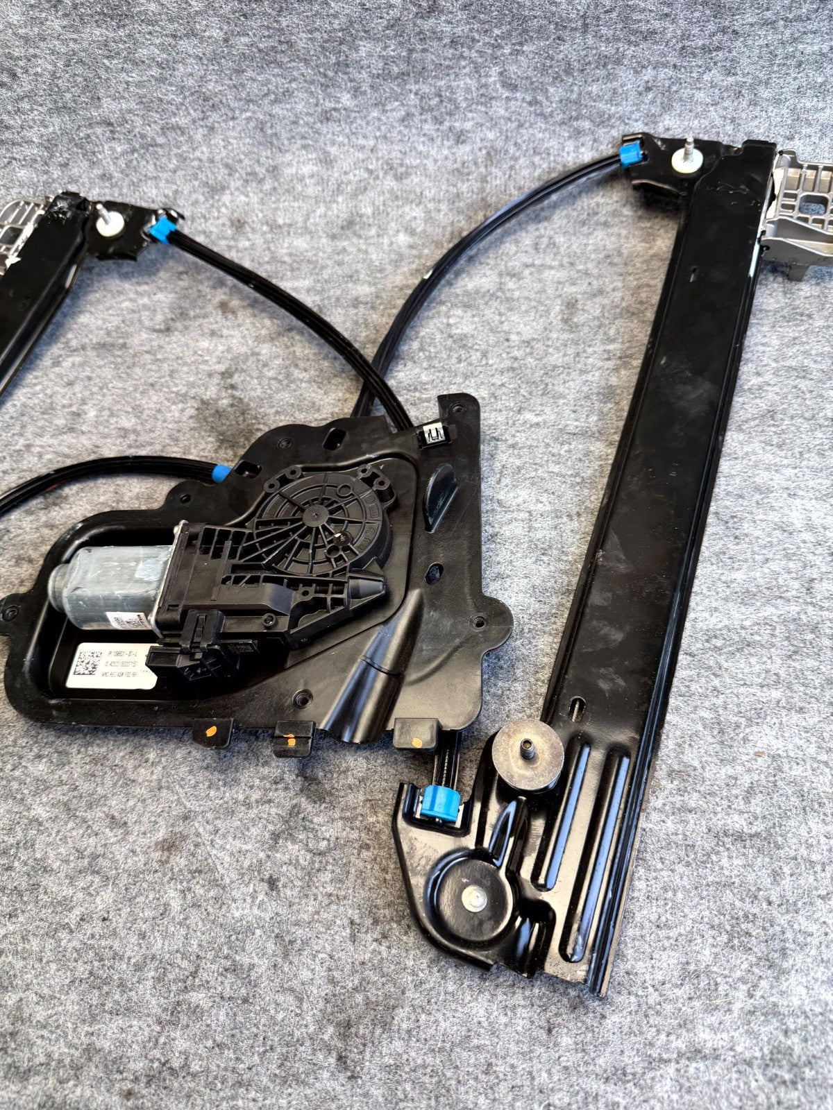 ♦️17-23 TESLA MODEL 3 FRONT RIGHT DOOR WINDOW REGULATOR W/ MOTOR OEM, 109662100L
