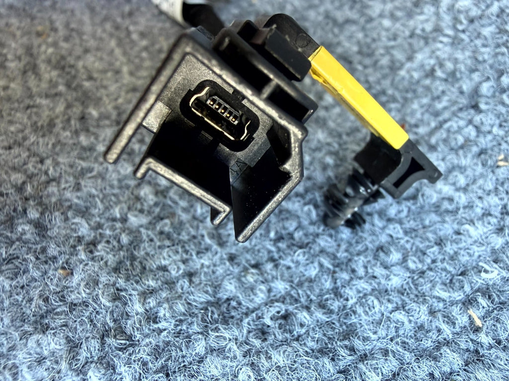 2017–2023 TESLA MODEL 3 CENTER CONSOLE USB CABLE WIRING HARNESS OEM, 3664950