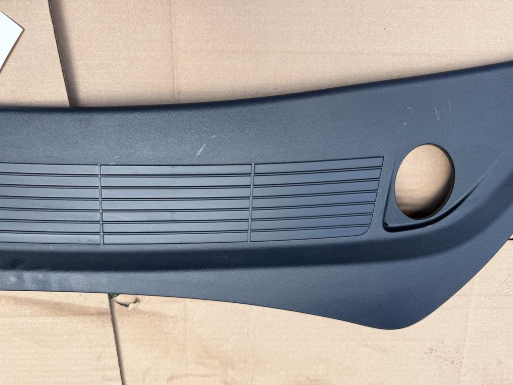 ♦️17-23 TESLA MODEL 3 FRONT WINDSHIELD COWL VENT COVER PANEL OEM, 1081675-00-E