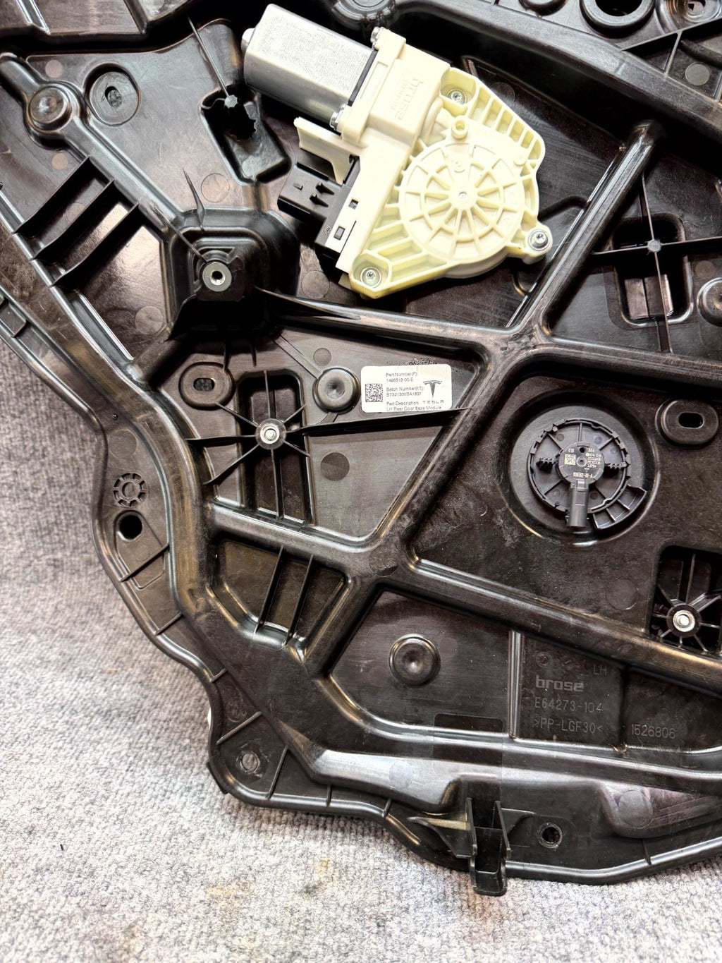 2020-2024 TESLA MODEL Y REAR LEFT SIDE DOOR WINDOW REGULATOR OEM, 1495512-00-E