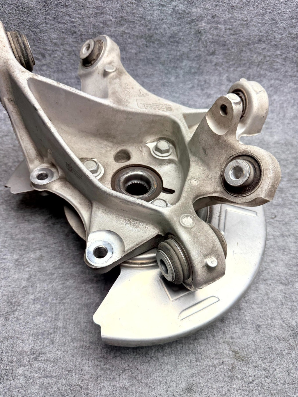 ♦️17-23 TESLA MODEL 3 REAR RIGHT SIDE SPINDLE KNUCKLE WHEEL HUB OEM, 104441600F