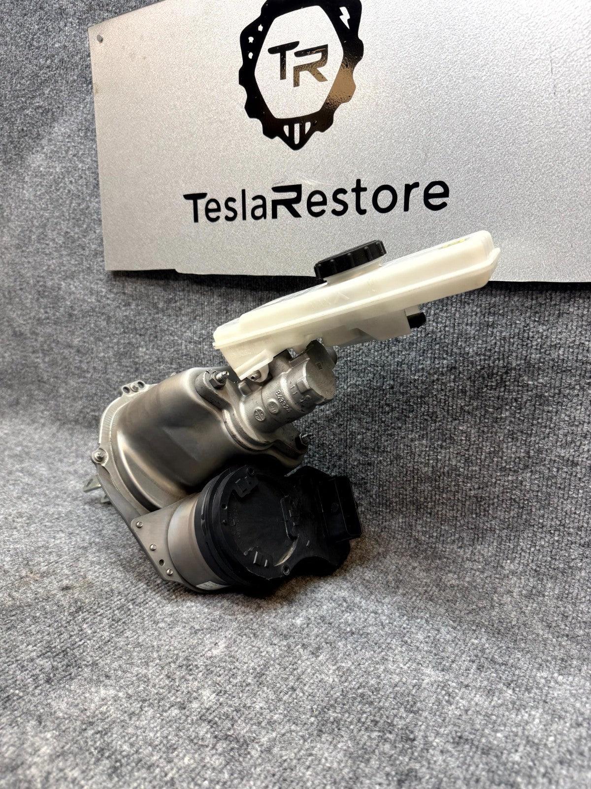 17-23 TESLA MODEL 3 BRAKE MASTER CYLINDER & BOOSTER & RESERVOIR OEM 1044671-00-G