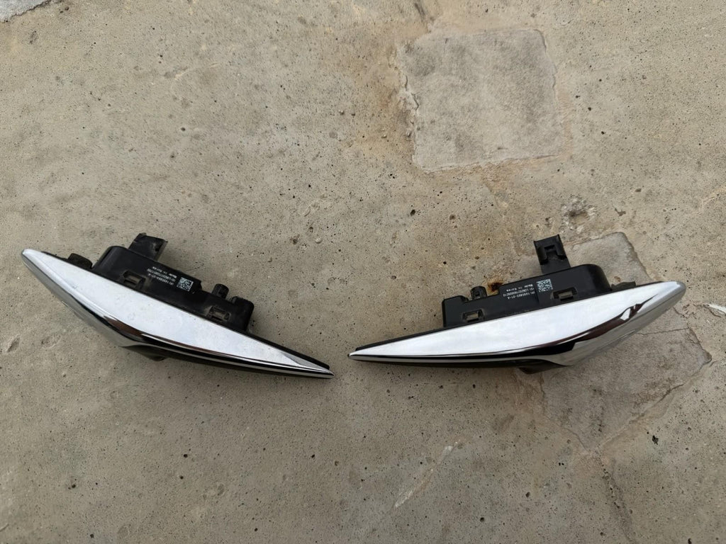 ♦️17-21 TESLA MODEL 3 LEFT AND RIGHT FENDER CAMERA MARKER SET OEM, 1495864-01-A