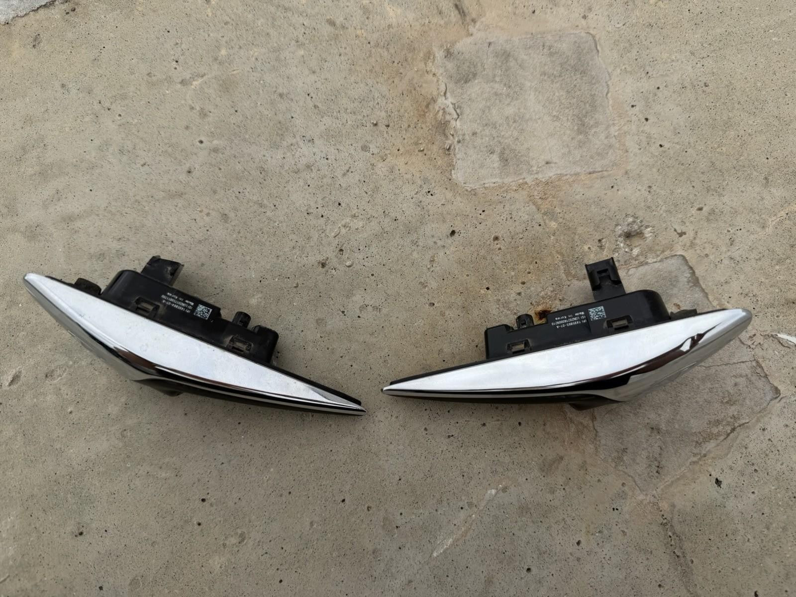 ♦️17-21 TESLA MODEL 3 LEFT AND RIGHT FENDER CAMERA MARKER SET OEM, 1495864-01-A