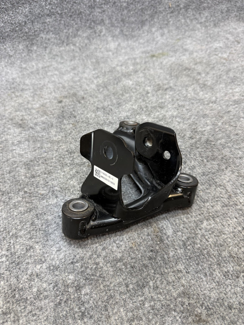 20-24 TESLA MODEL Y FRONT LEFT DRIVE UNIT MOUNT SUPPORT BRACKET OEM,1110233-00-C