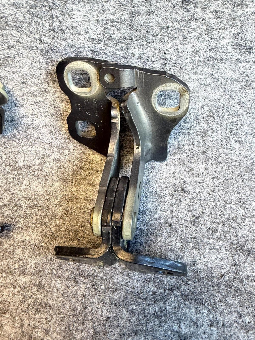 ♦️2017 - 2023 TESLA MODEL 3 REAR LEFT DRIVER SIDE DOOR HINGE OEM, 1091331 00 F