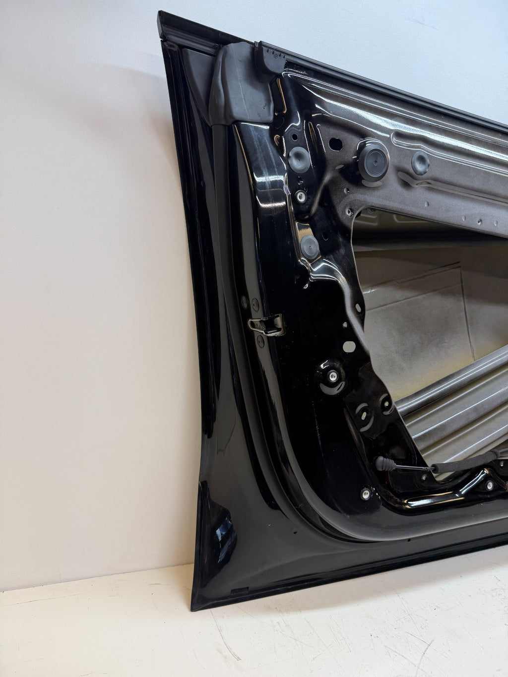 2016-2020 Tesla Model Y Front Left Driver Side Complete Door Assembly