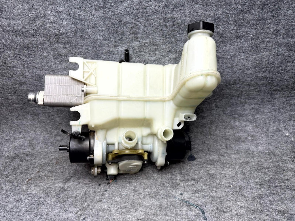 ♦️2017-2023 TESLA MODEL 3 COOLANT EXPANSION TANK WITH PUMP OEM 1097016-00-D