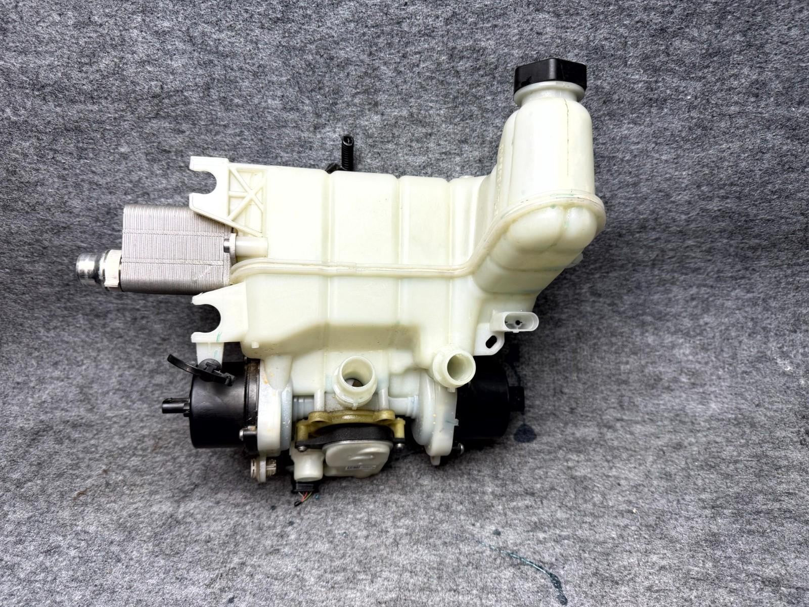 ♦️2017-2023 TESLA MODEL 3 COOLANT EXPANSION TANK WITH PUMP OEM 1097016-00-D