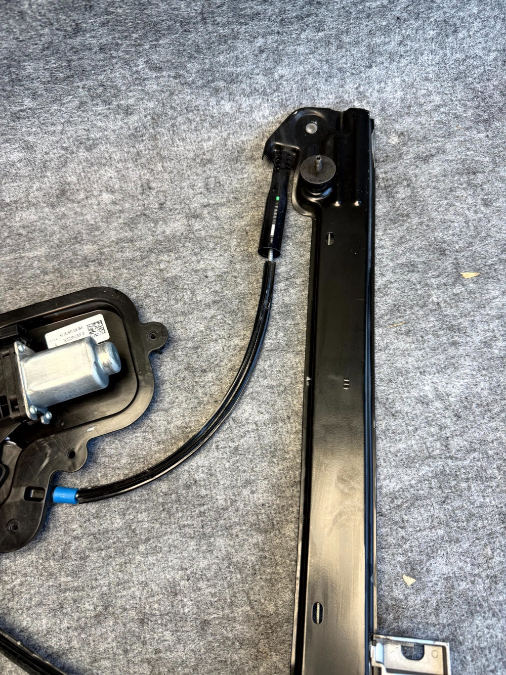 ♦️2017–2023 TESLA MODEL 3 FRONT RIGHT WINDOW REGULATOR & MOTOR OEM, 1096621-20-J