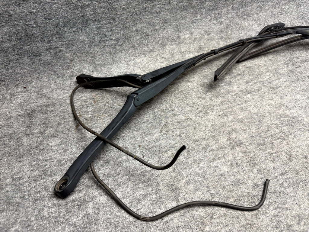 ♦️2017–2023 TESLA MODEL 3 FRONT RIGHT & LEFT WINDSHEILD WIPER OEM, 6004FV4057