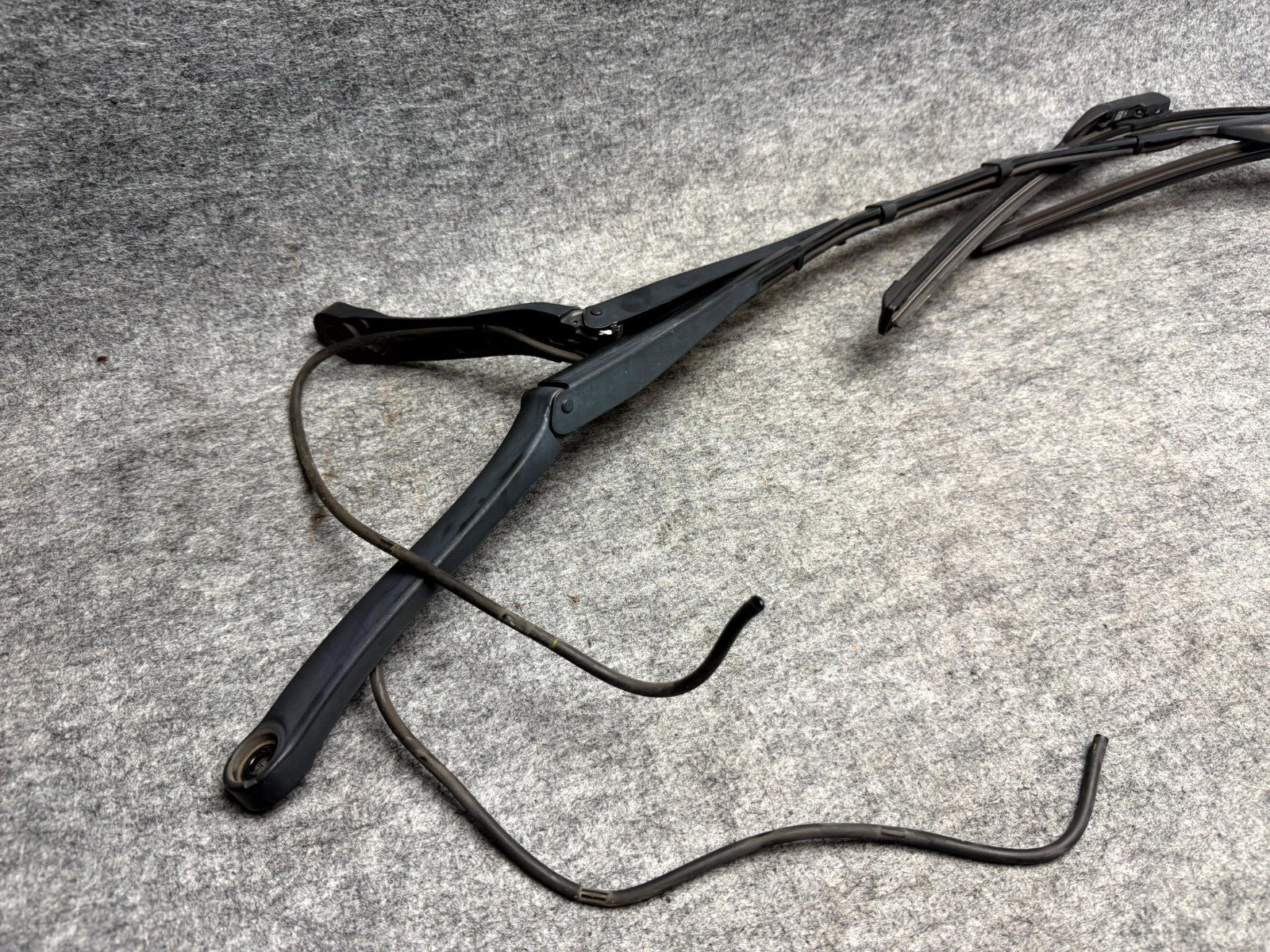 ♦️2017–2023 TESLA MODEL 3 FRONT RIGHT & LEFT WINDSHEILD WIPER OEM, 6004FV4057