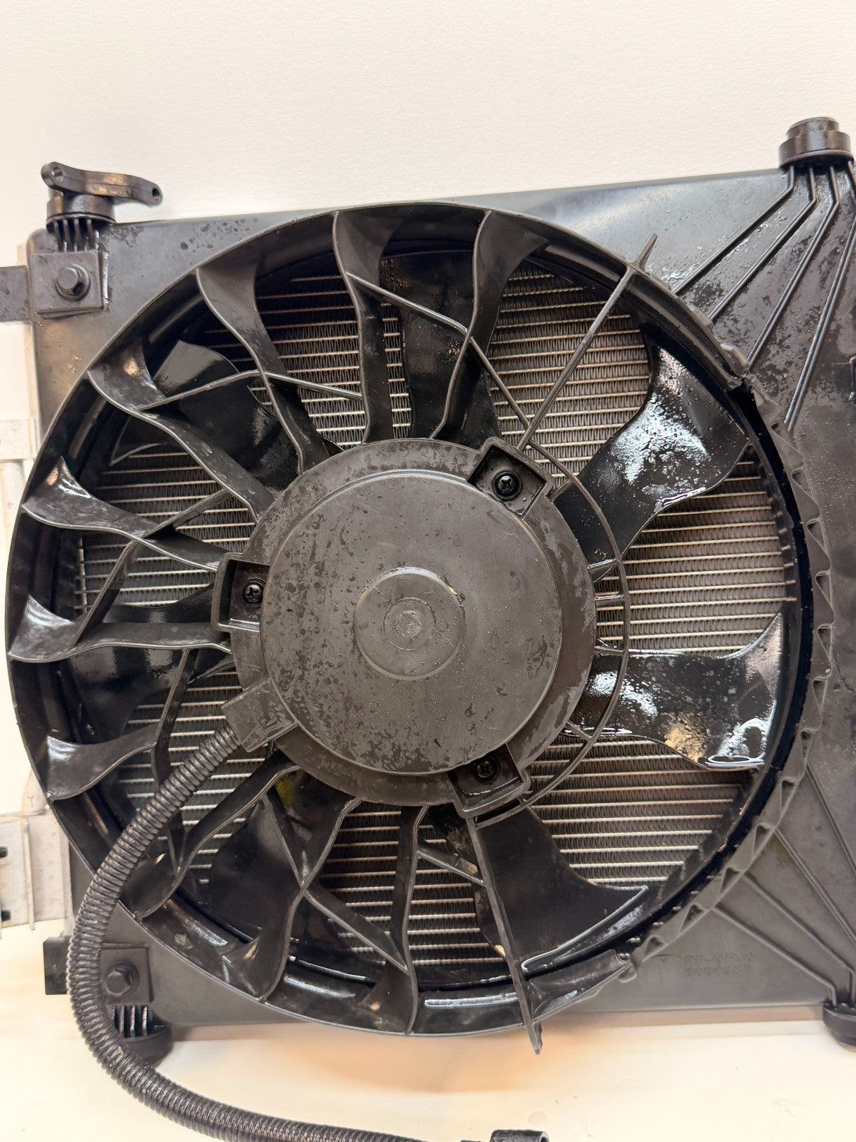 2012-2020 TESLA MODEL S RIGHT COOLING FAN SHROUD W/ CONDENCER 6008357-00-F