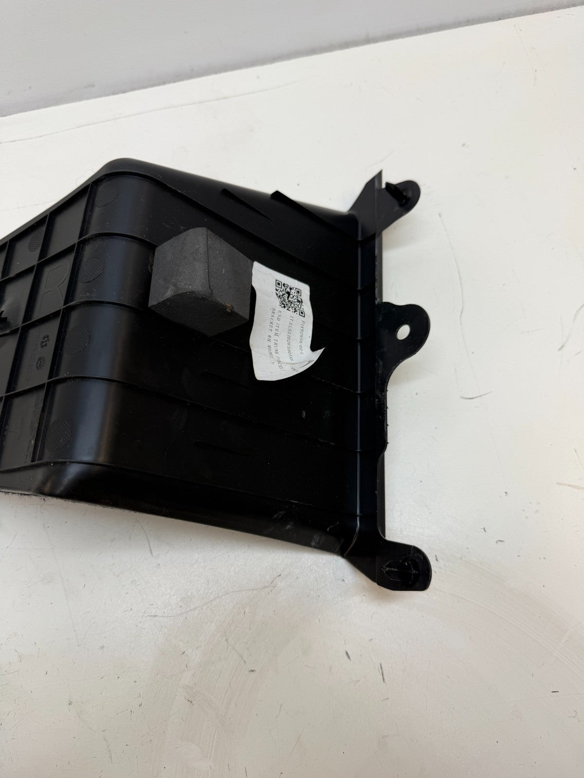 2020-2024 Tesla Model Y Trunk Pocket Right Passenger Bracket 1492956-00-C