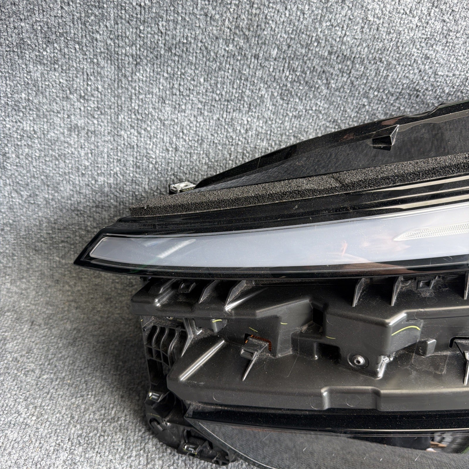 Tesla Model Y JUNIPER 2025-26 Front Left Driver Side Headlight 1918347-00-E