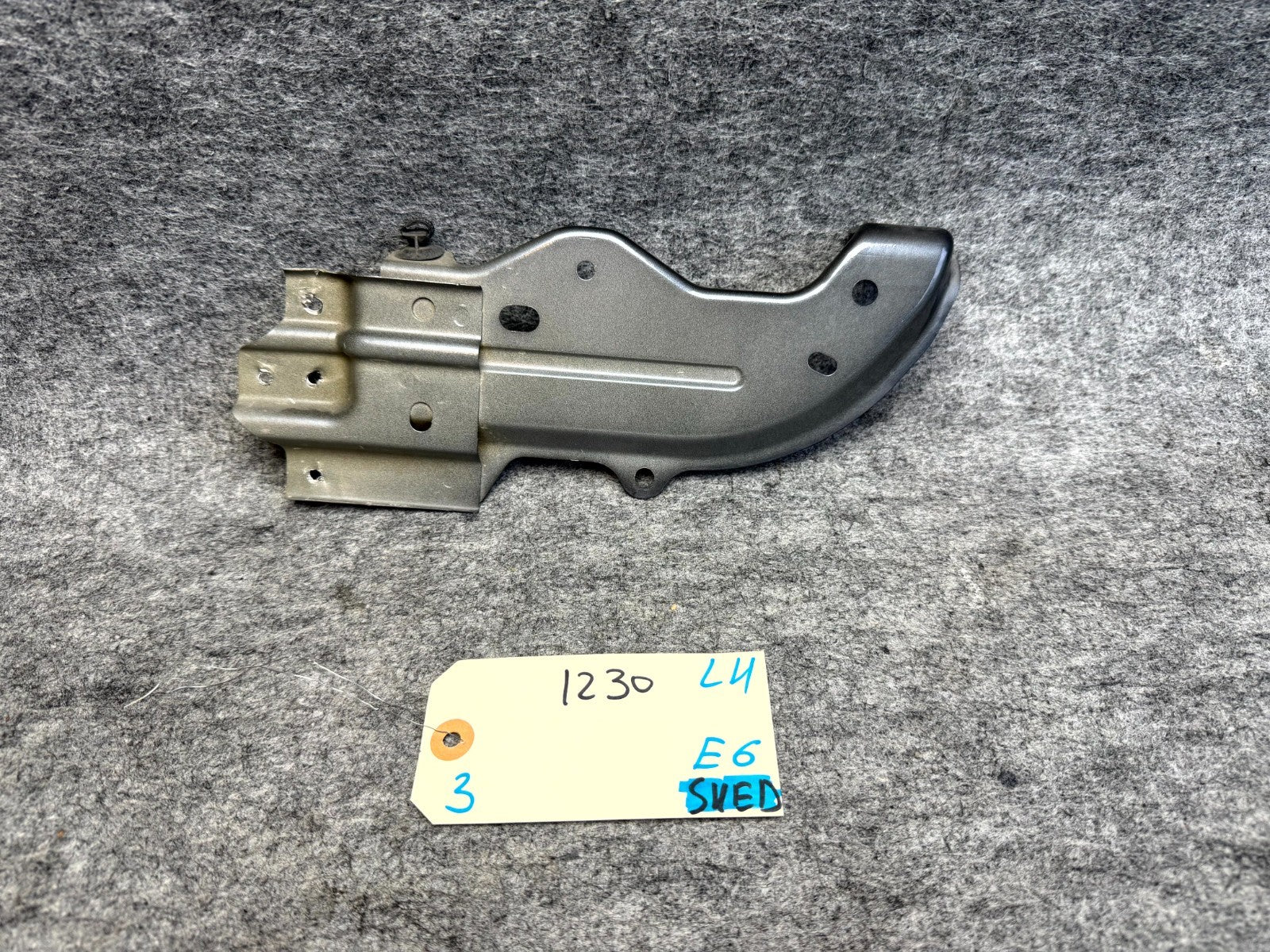 ♦️17-23 TESLA MODEL 3 FRONT LEFT SIDE FENDER SUPPORT BRACKET OEM, 1092304-00-B