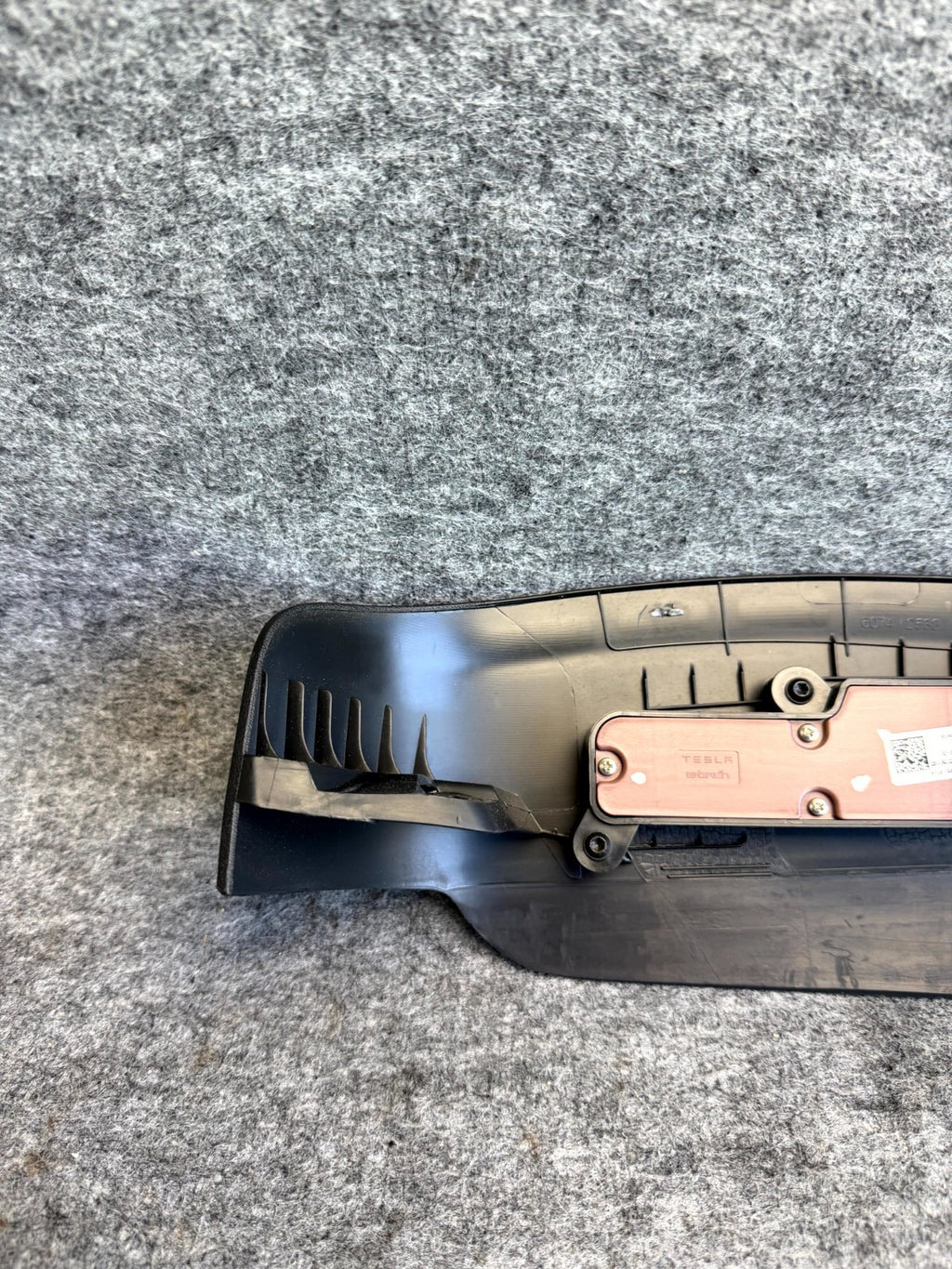 ♦️17–23 TESLA MODEL 3 FRONT RIGHT SEAT SWITCH OUTER TRIM COVER OEM, 1098349-00-G