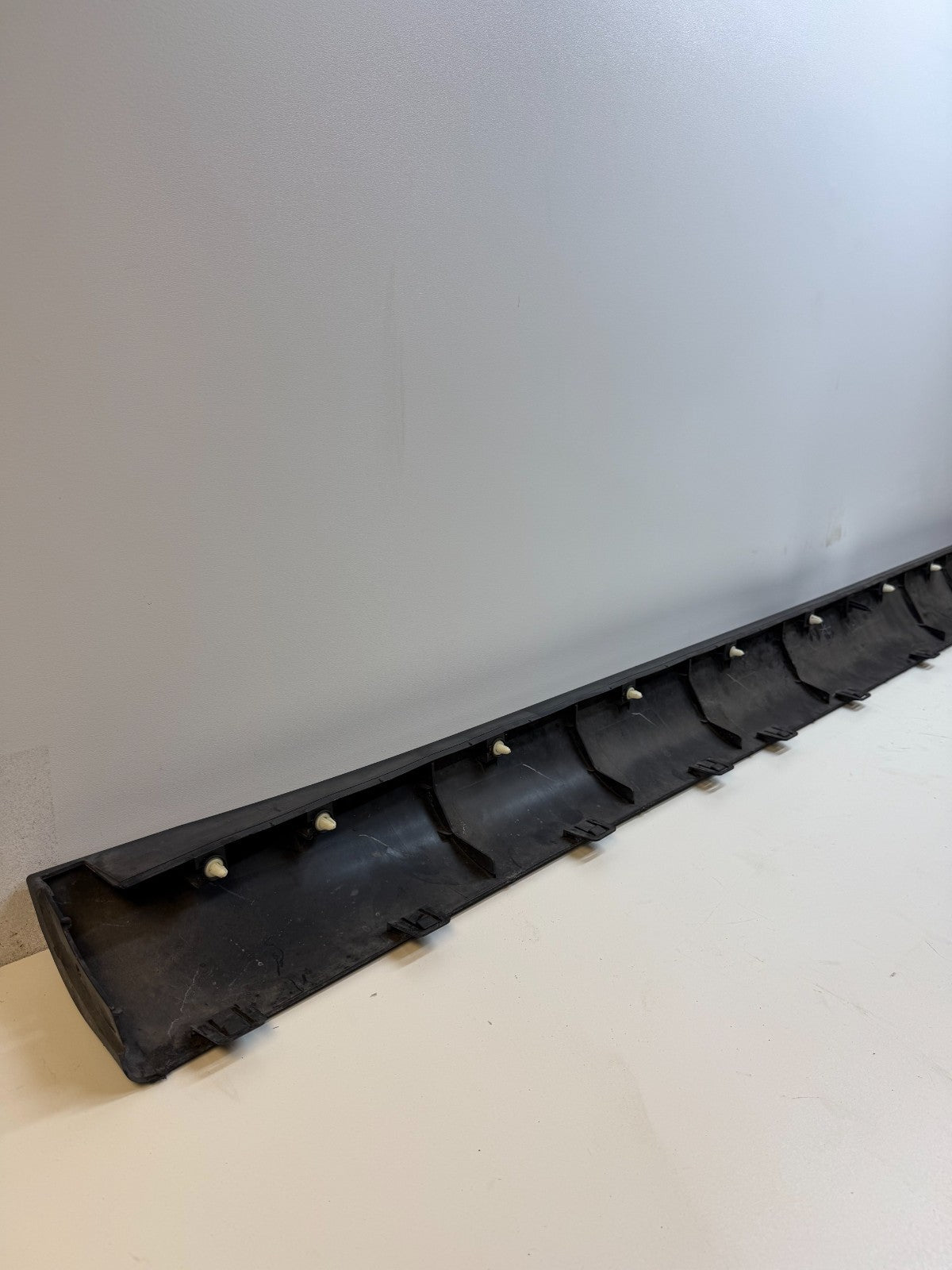 2020-24 TESLA MODEL Y RIGHT SIDE ROCKER MOLDING COVER PANEL 1497744-00-B