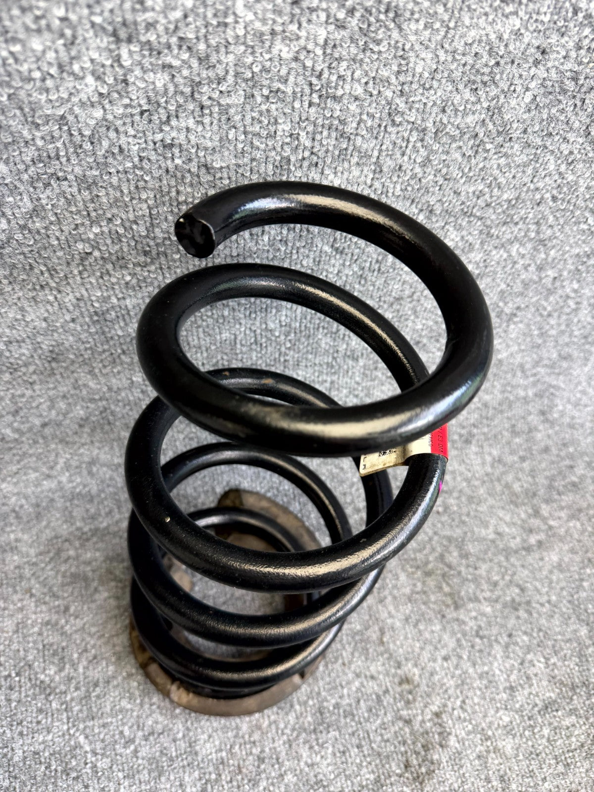 2017 – 2023 TESLA MODEL 3 REAR LEFT OR RIGHT SIDE COIL SPRING OEM, 1044472-91-E