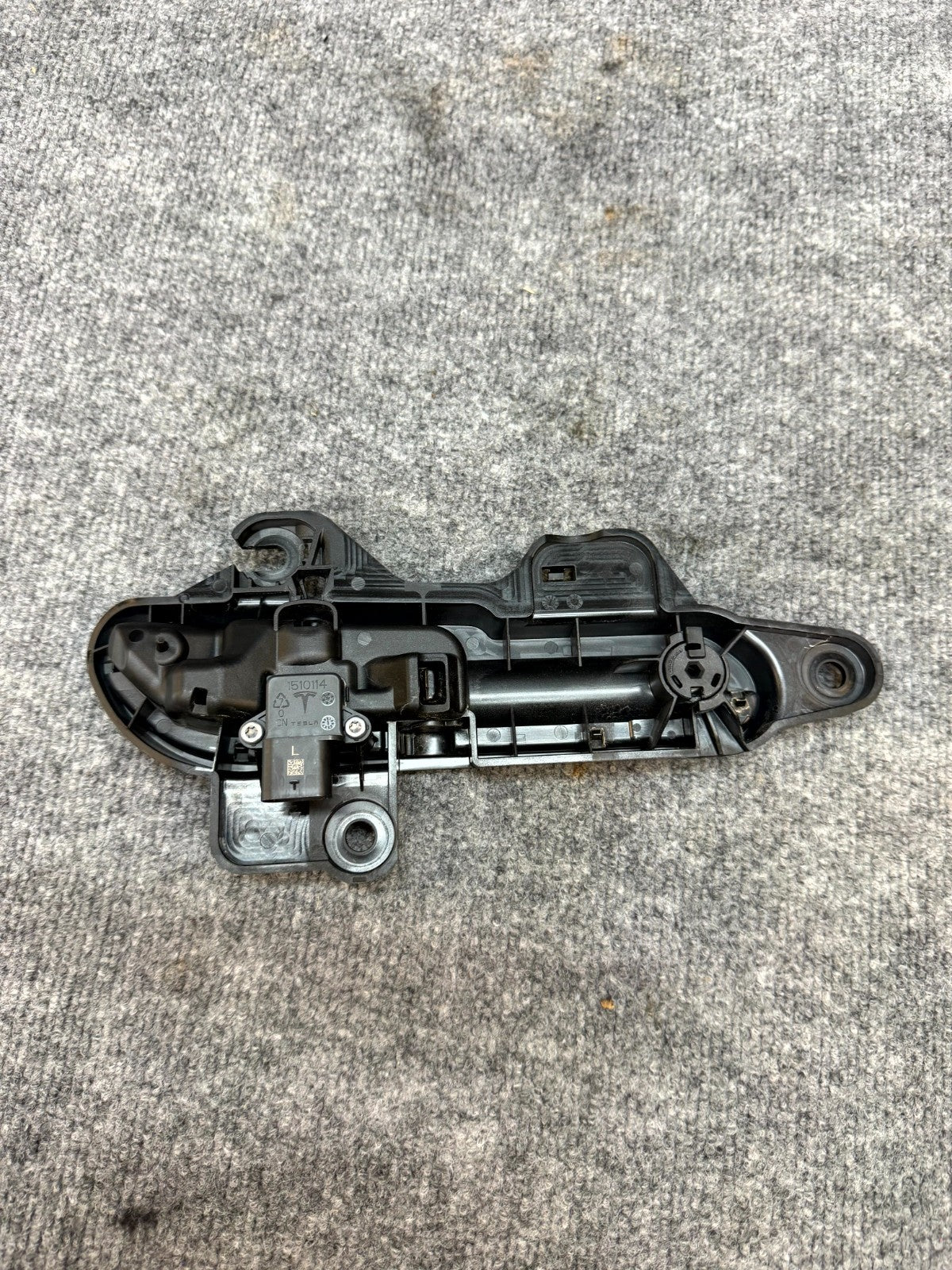 2020 - 2024 TESLA MODEL Y FRONT/REAR LEFT SIDE DOOR HANDLE OEM, 1528114-00-D