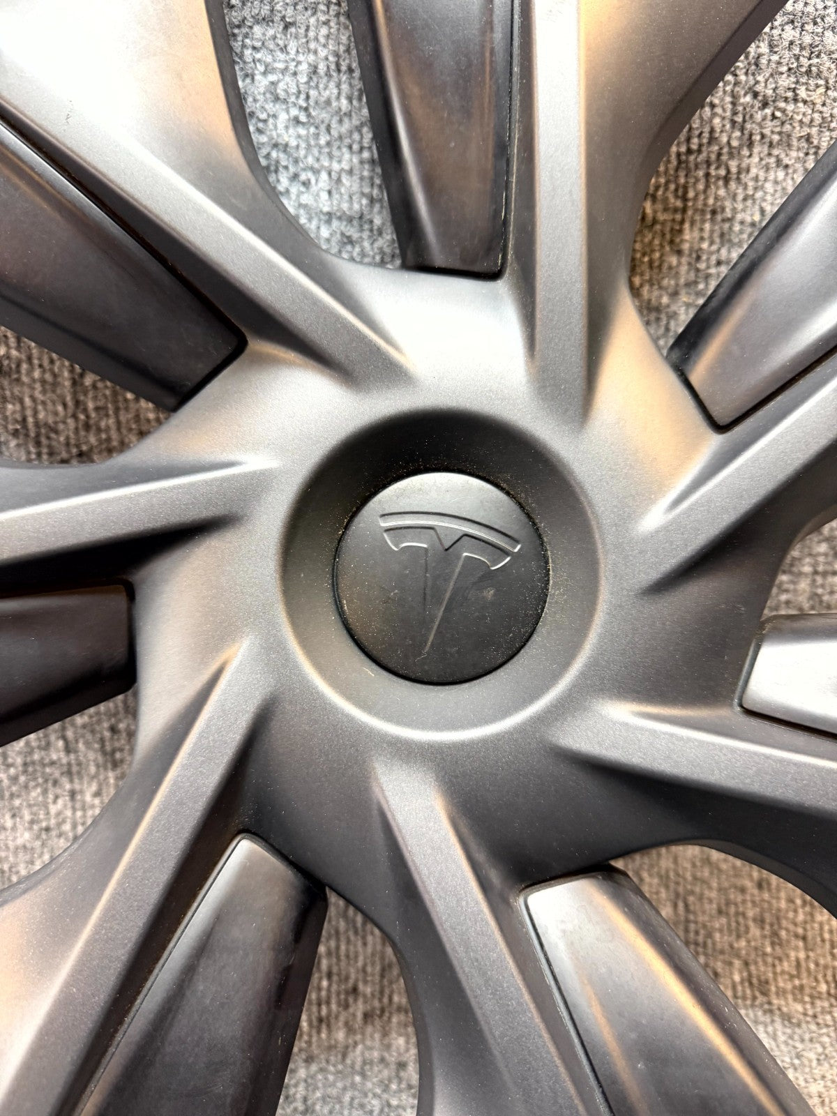 2020 - 2024 TESLA MODEL Y GEMINI WHEEL RIM HUBCAP COVER OEM, 1044235-00-C