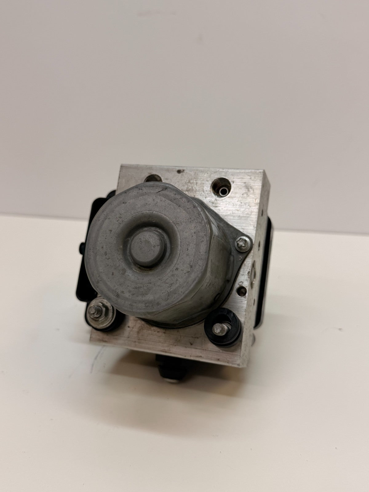 2016-2020 Tesla Model S Anti-Lock ABS Brake Pump Module Assembly 1037797-00-D