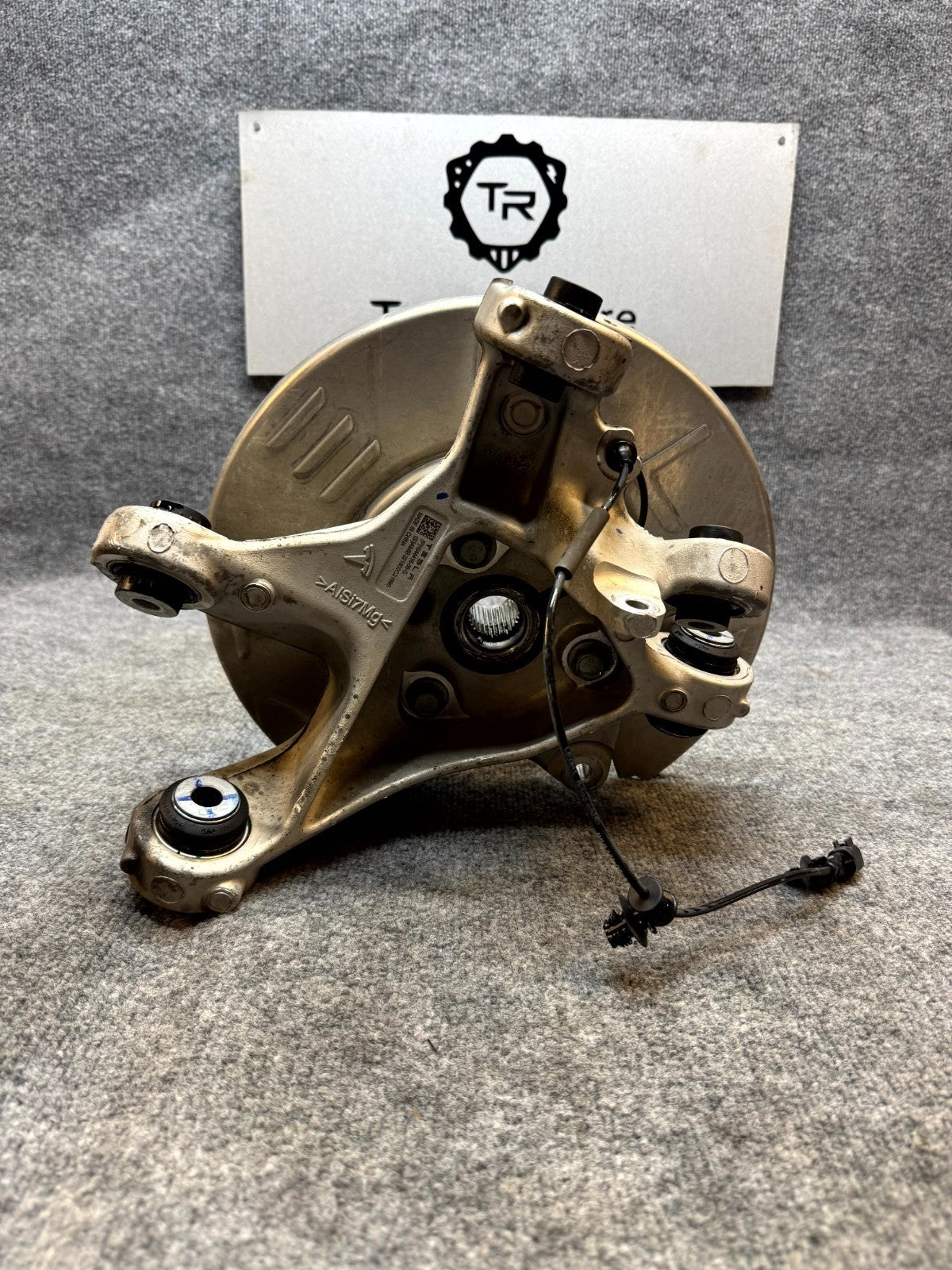 2017 - 2023 TESLA MODEL 3 REAR RIGHT SIDE SPINDLE KNUCKLE HUB OEM, 1044416-00-G