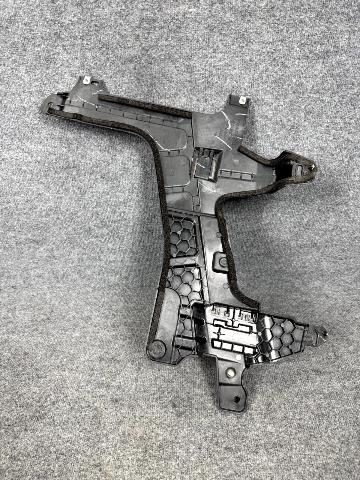 16-20 Tesla Model X Rear Right Lower C-Pillar Mount Bracket OEM, 1080702-00-C