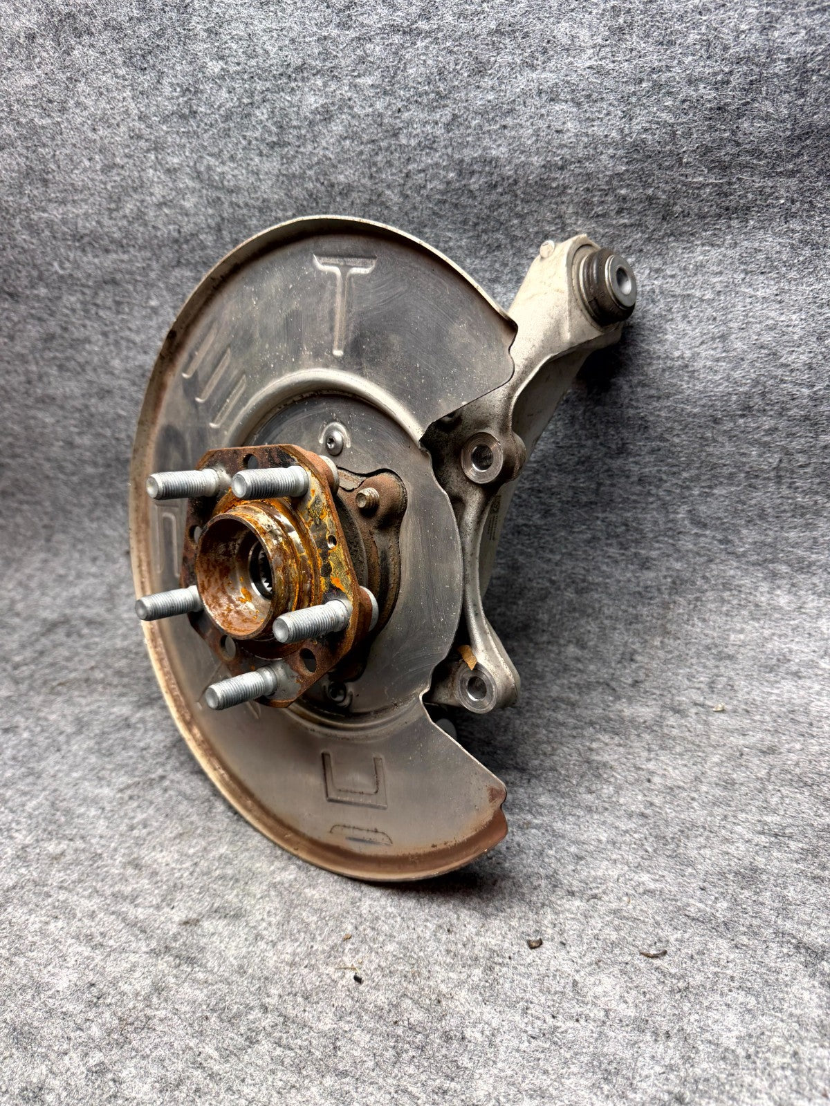 ♦️17-23 TESLA MODEL 3 REAR RIGHT SIDE SPINDLE KNUCKLE WHEEL HUB OEM, 104441600F