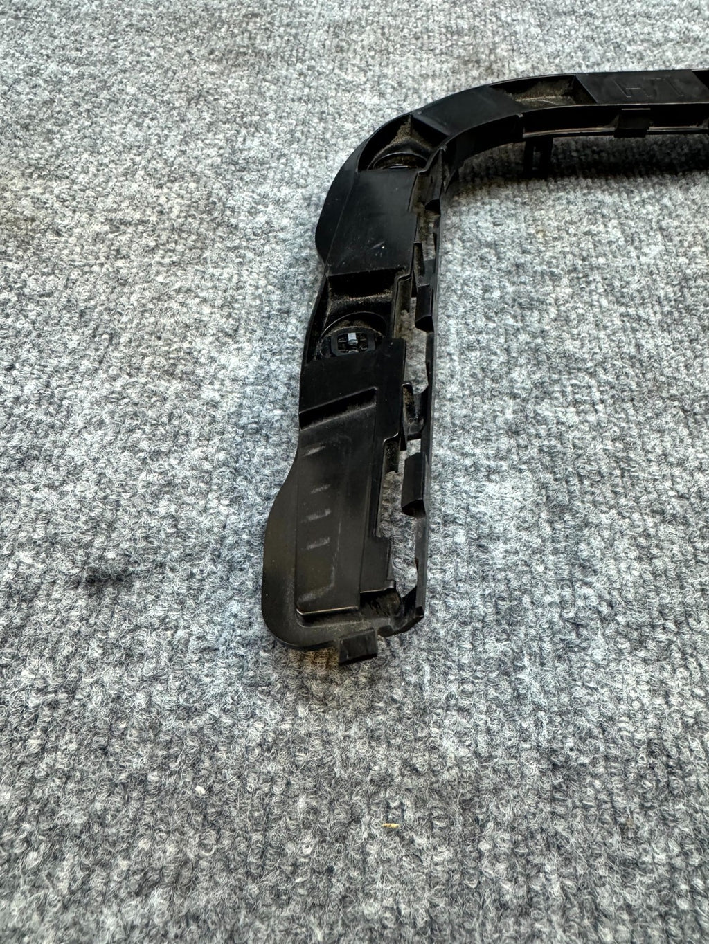 2017 - 2023 TESLA MODEL 3 REAR LEFT SIDE BUPMER MOUNT BRACKET OEM, 1083990-00-K