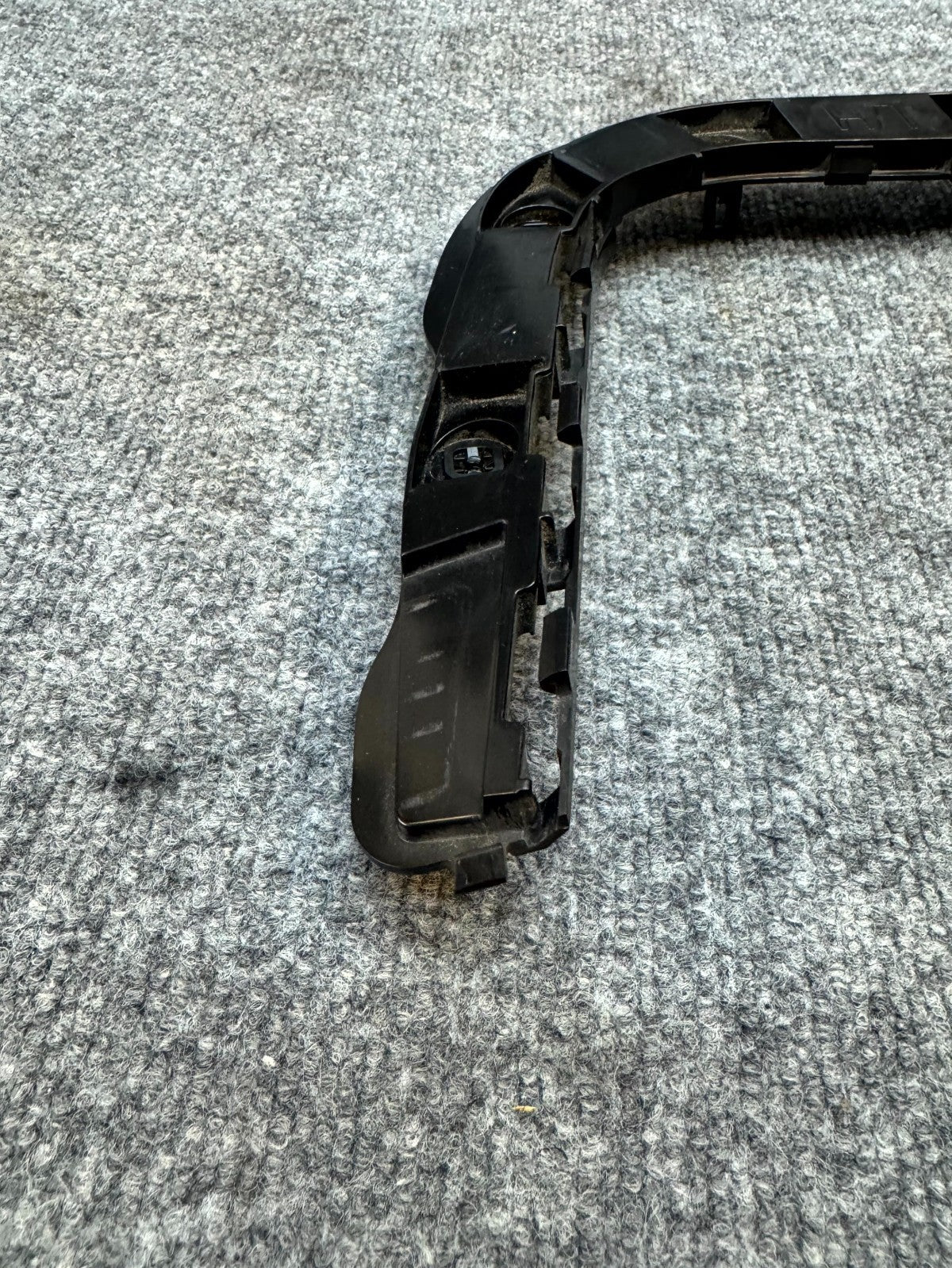 2017 - 2023 TESLA MODEL 3 REAR LEFT SIDE BUPMER MOUNT BRACKET OEM, 1083990-00-K