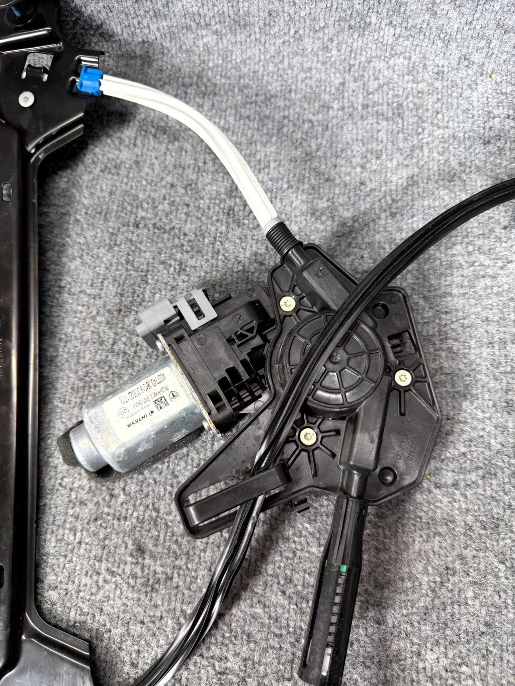 ♦️16-20 TESLA MODEL X REAR LEFT DOOR WINDOW REGULATOR W/ MOTOR OEM, 1028820-00-F