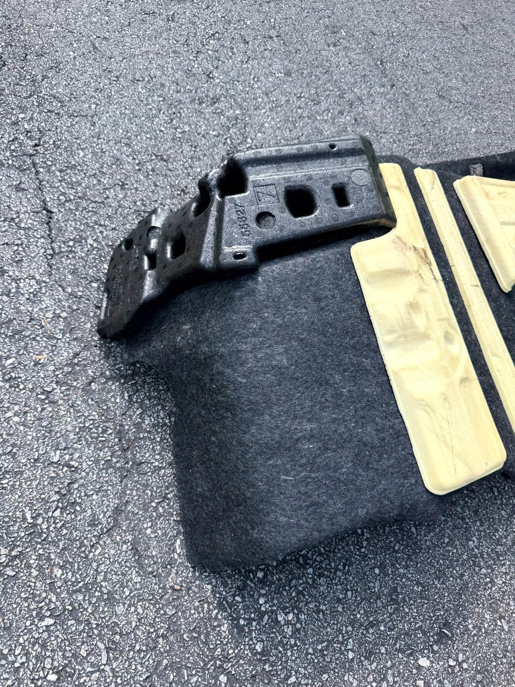 17 - 23 TESLA MODEL 3 FRONT LEFT SIDE FLOOR CARPET COVER LINER OEM, 1127267-00-G